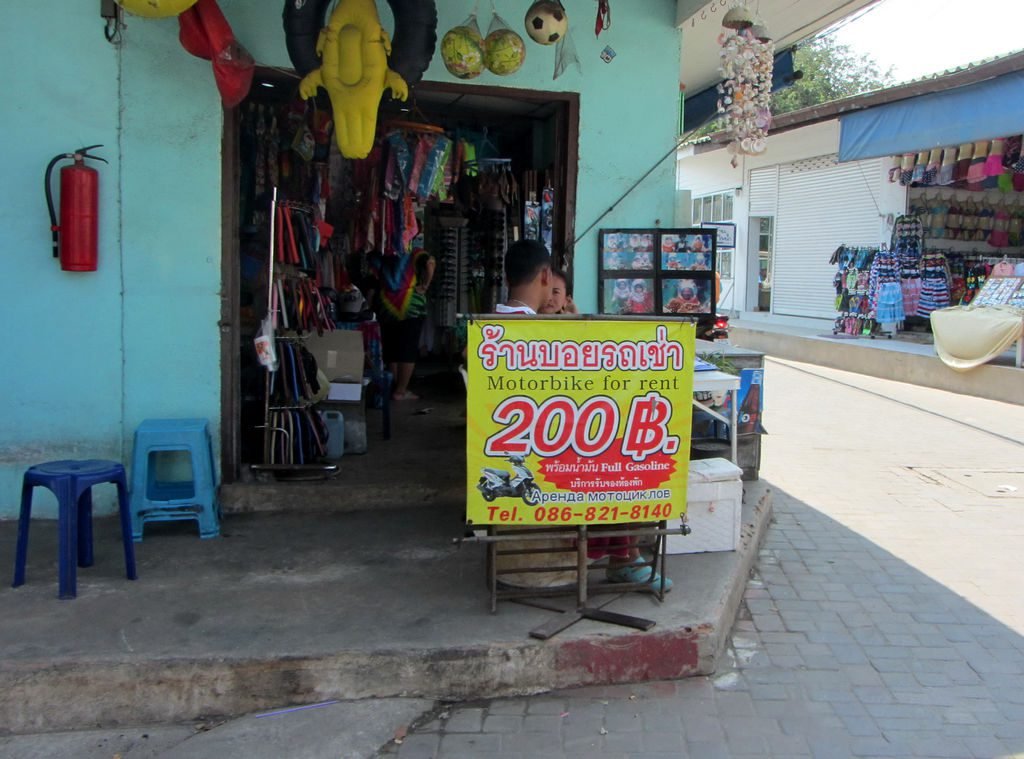 Koh Lan Motorcycle Rental Bike rental 200 baht