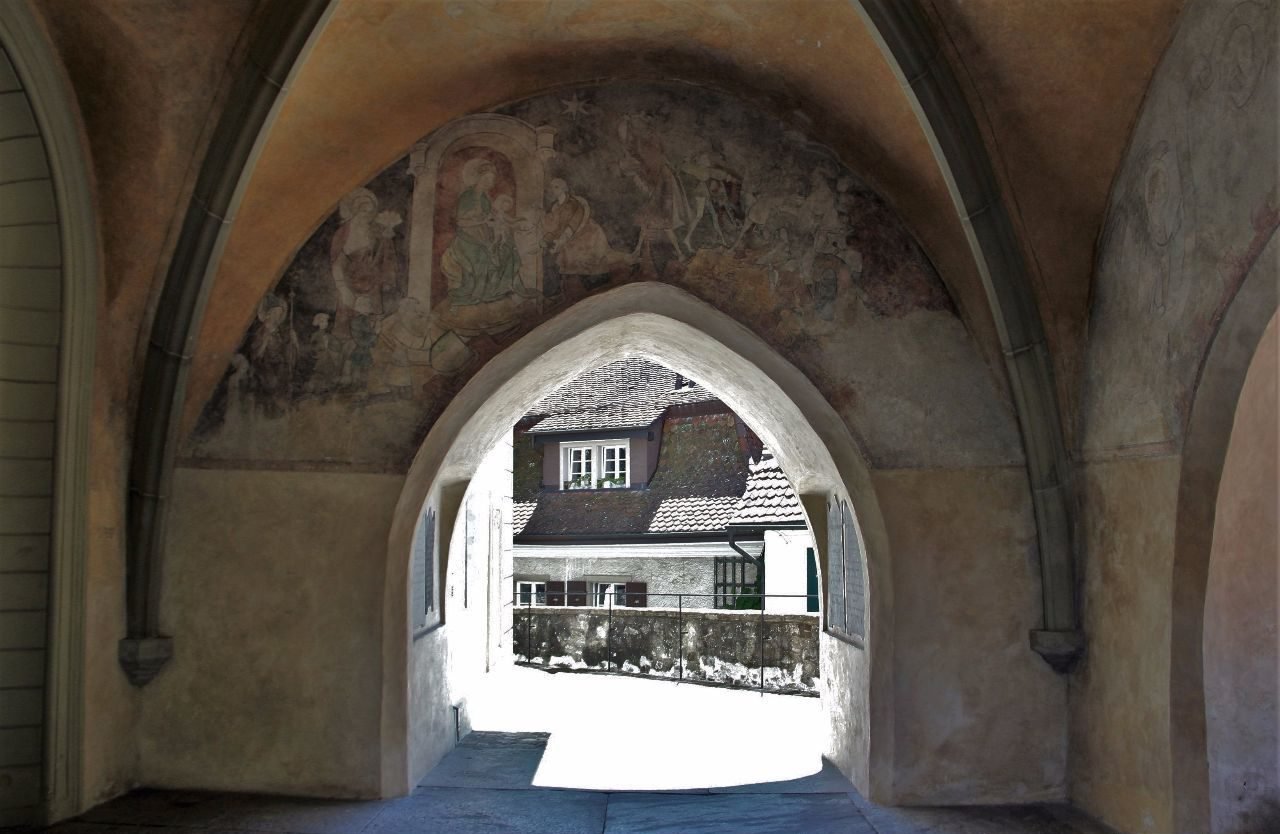 Arched entrance painted with frescoes Arched entrance with frescoes