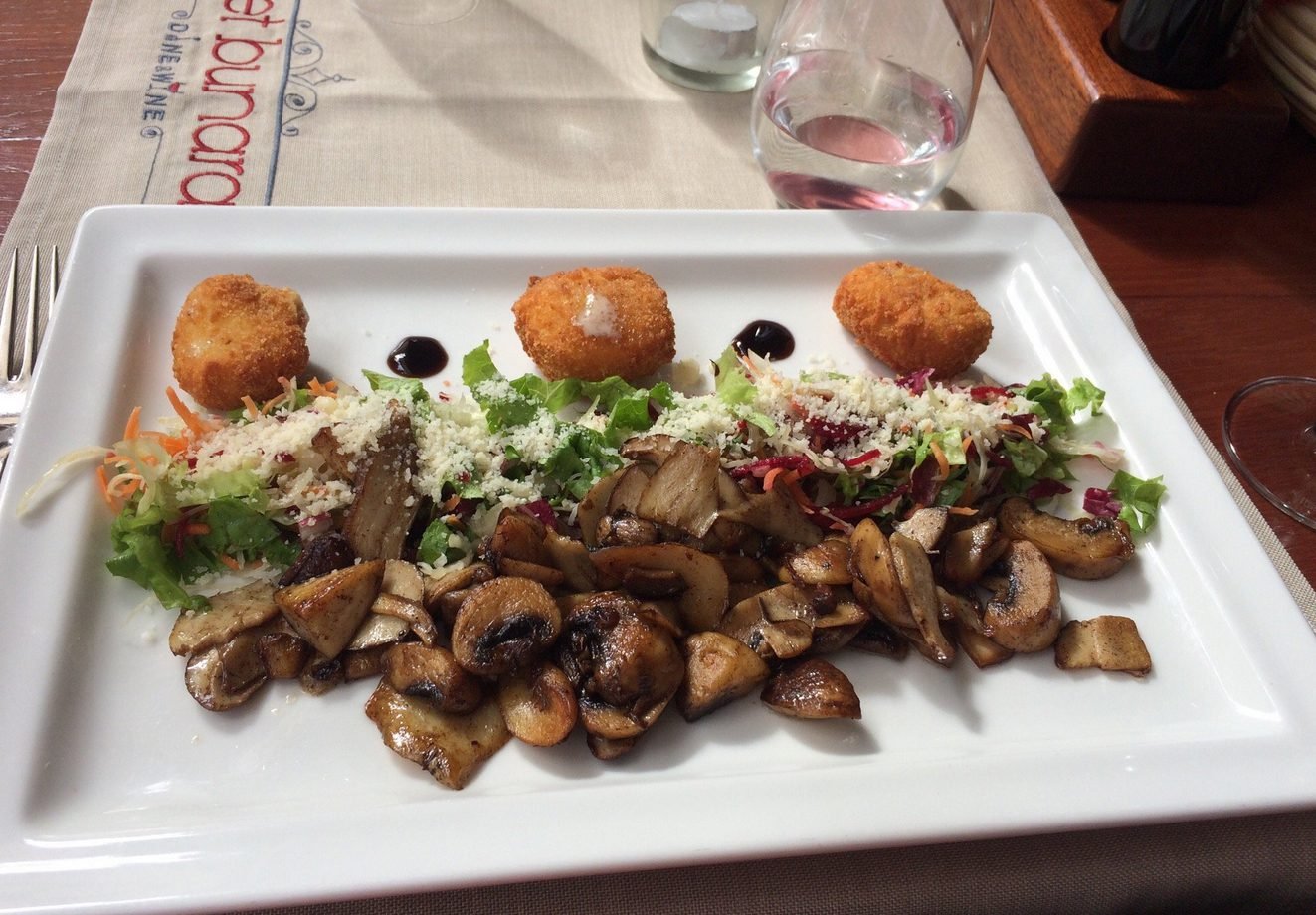 Photos of dishes at Pet Bunara restaurant At the Pet Bunara restaurant