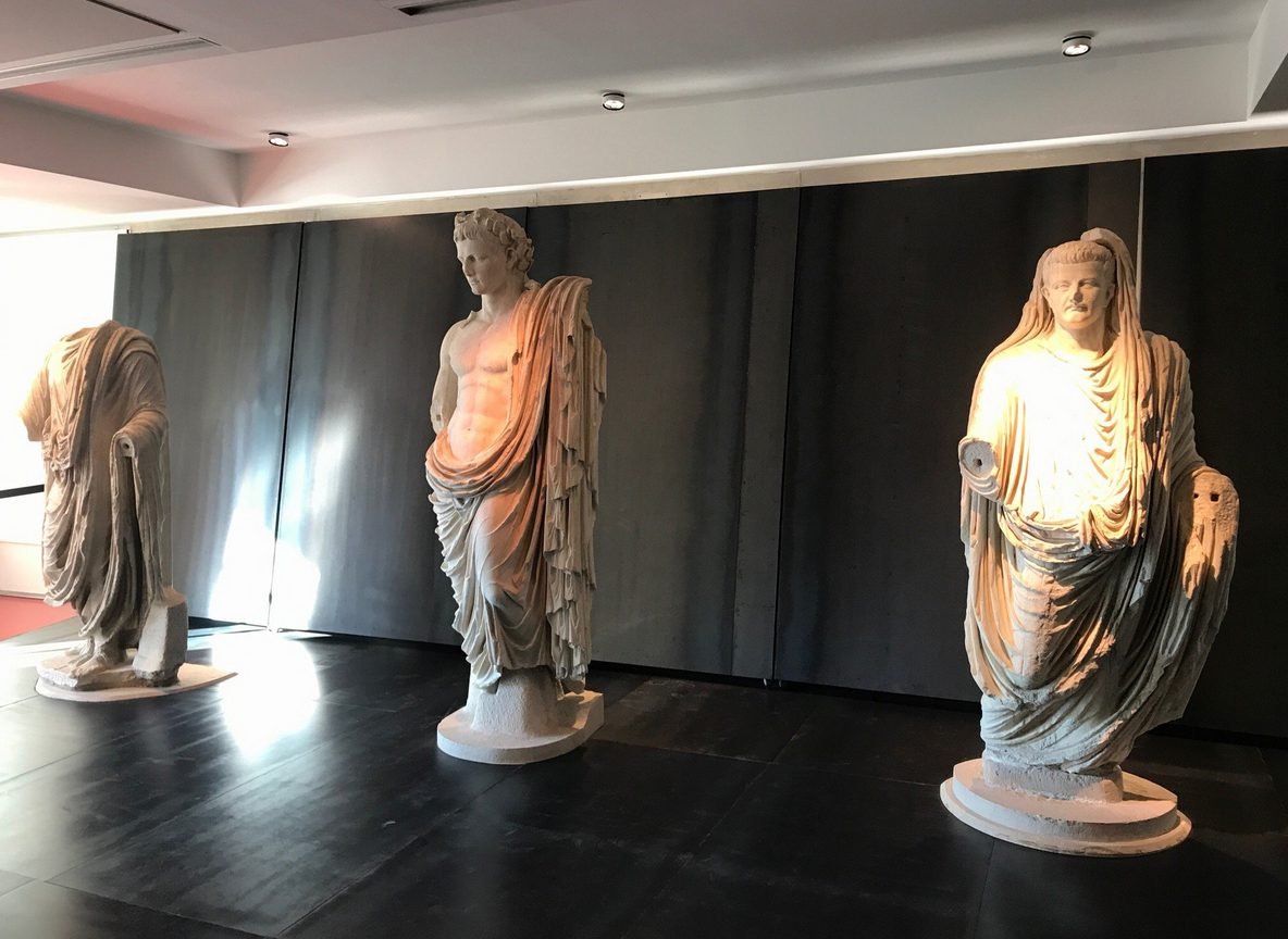 Photos of ancient statues Ancient statues