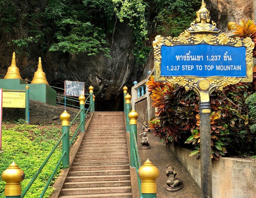 The sign indicates that it is necessary to overcome 1237 steps To the top of 1237 steps