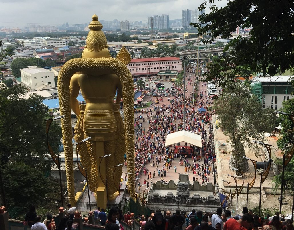 Photos of people going to Batu caves Influx of people after 12