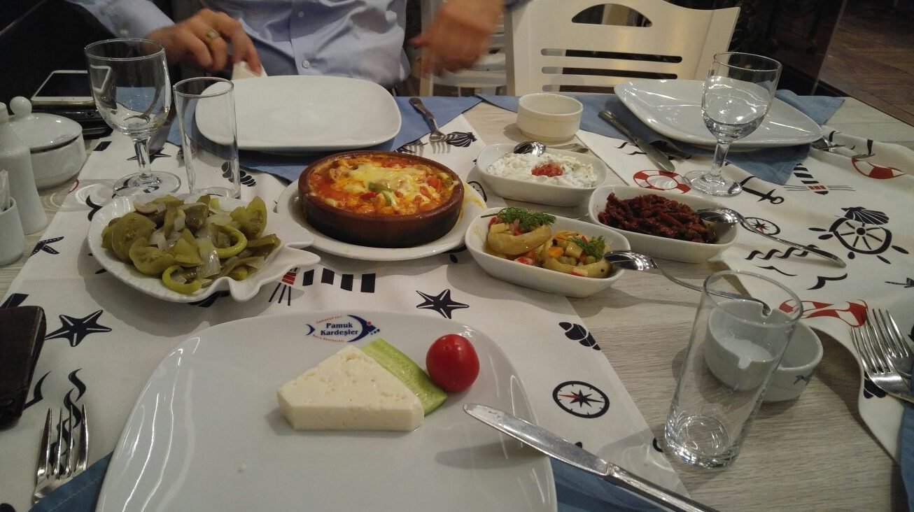 Photo of a dining table in a cafe in Samsun, Turkey Lunch at a cheap cafe in Samsun