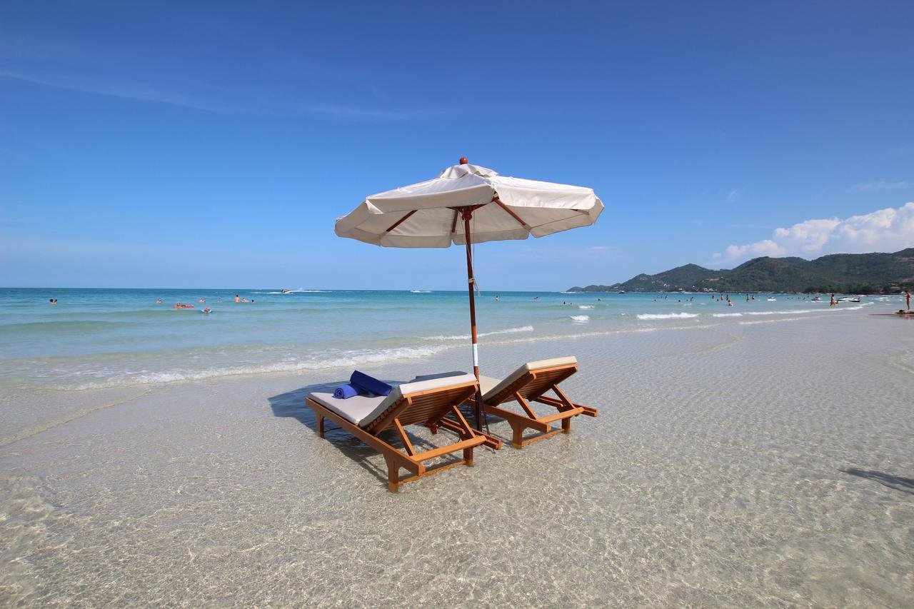 Chaweng Beach sunbed with umbrella Chaweng Beach Holidays