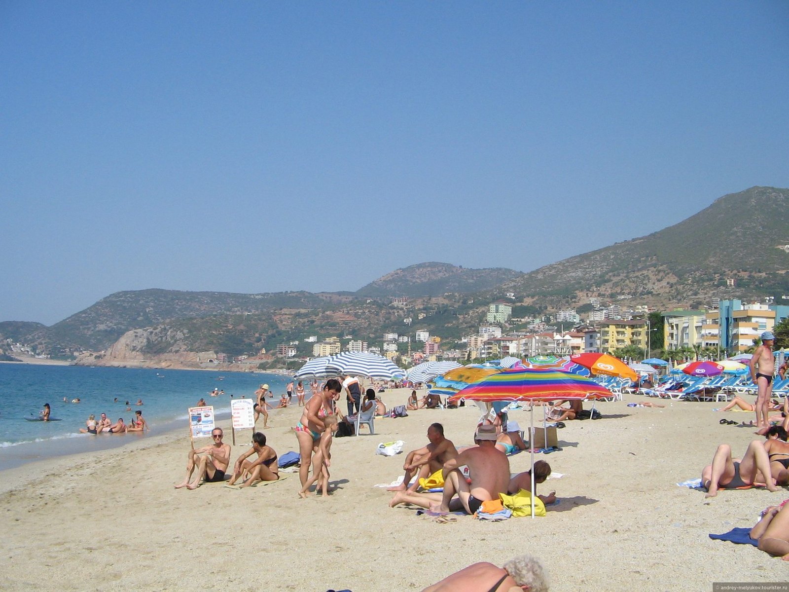 Photos of vacationers on the beach of the resort of Alanya, Turkey Holiday on the beach in Alanya