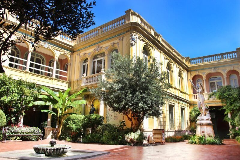 Hotel Pams-tourist attraction in Perpignan, France Photo: Palms Hotel