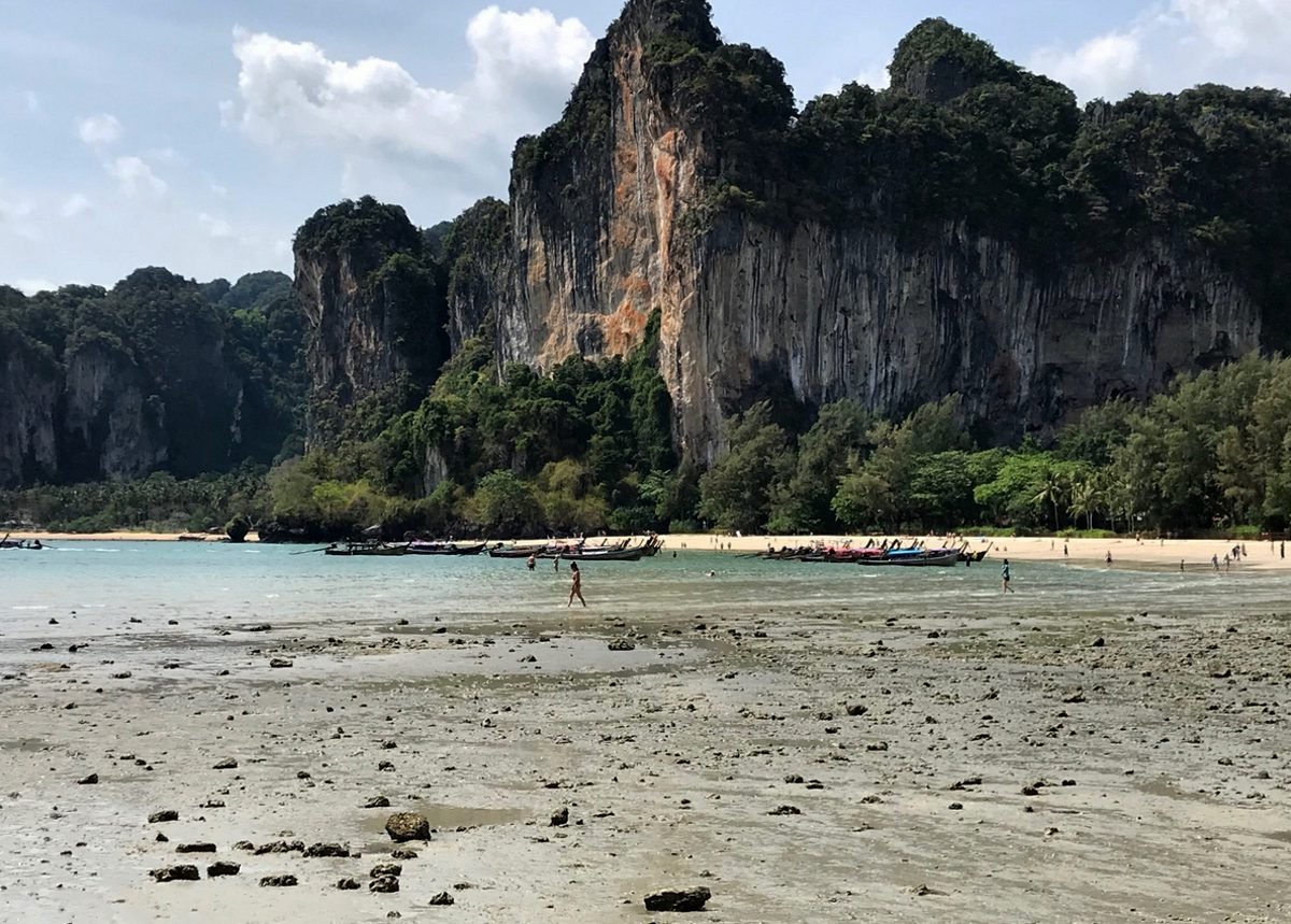 Photo of low tide on the Raleigh Peninsula Low tide on Railay