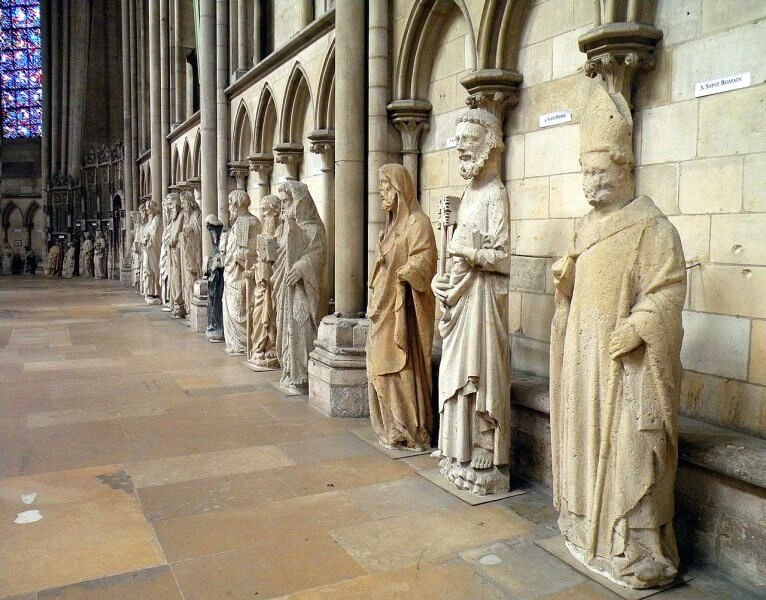Rune Cathedral inside, statues