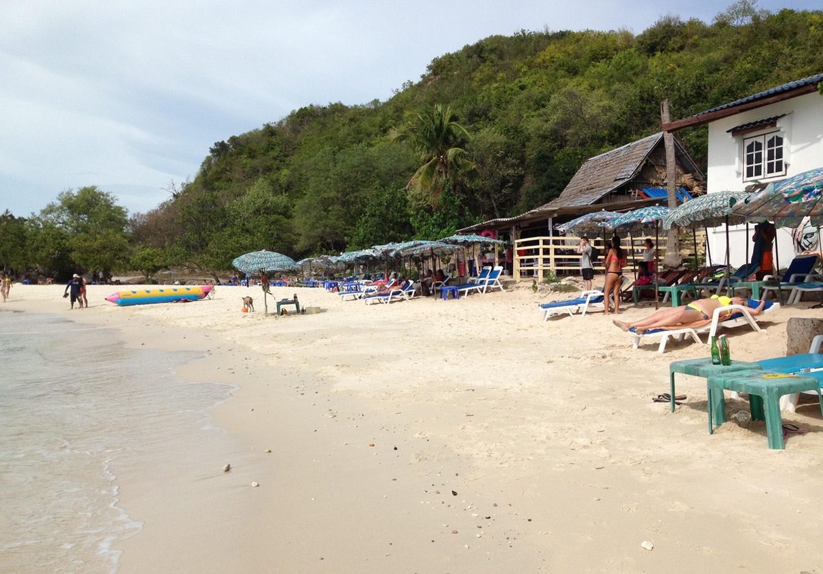 Not a big Tai Yai beach with white sand Tai Yai Beach Vacation