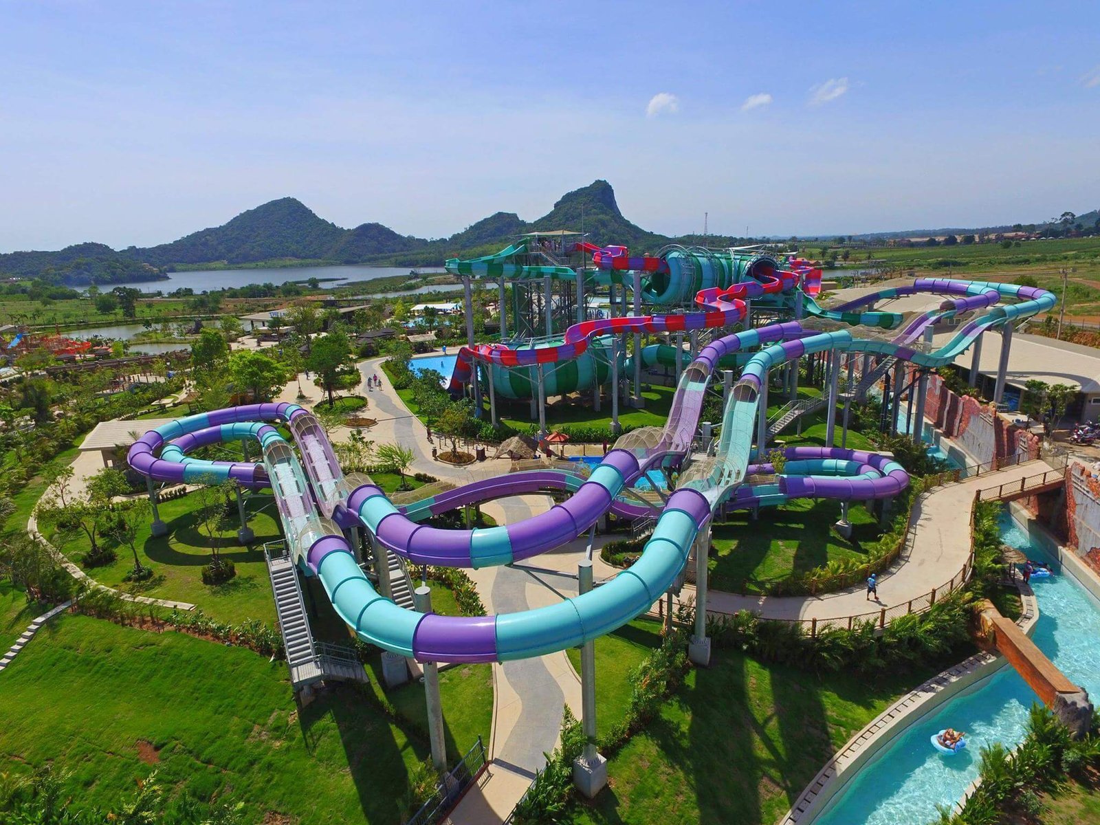 Longest Duiling Aqua-Coasters slide at Ramayana Water Park in Pattaya Duiling Aqua-Coasters Slide