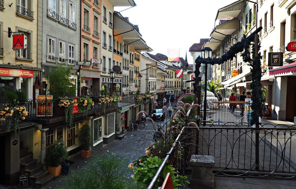 Photo of the old street Obere Hauptgasse in Thun Obere Hauptgasse walk