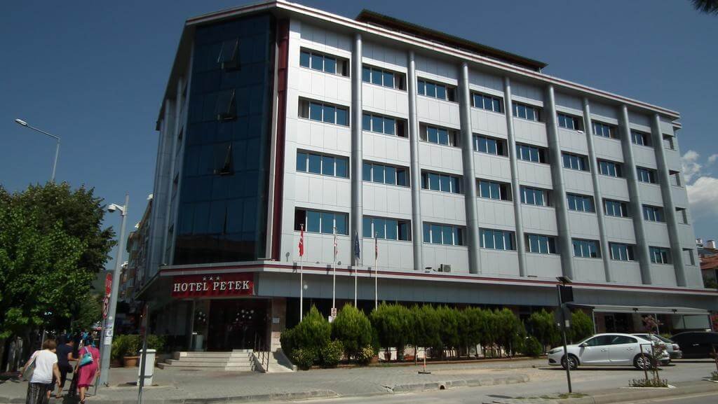 Petek Hotel Building Three-star Petek Hotel