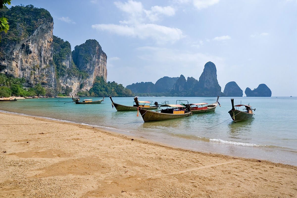 Photos of boats on Ton Sai Beach Photos of Tonsai Beach