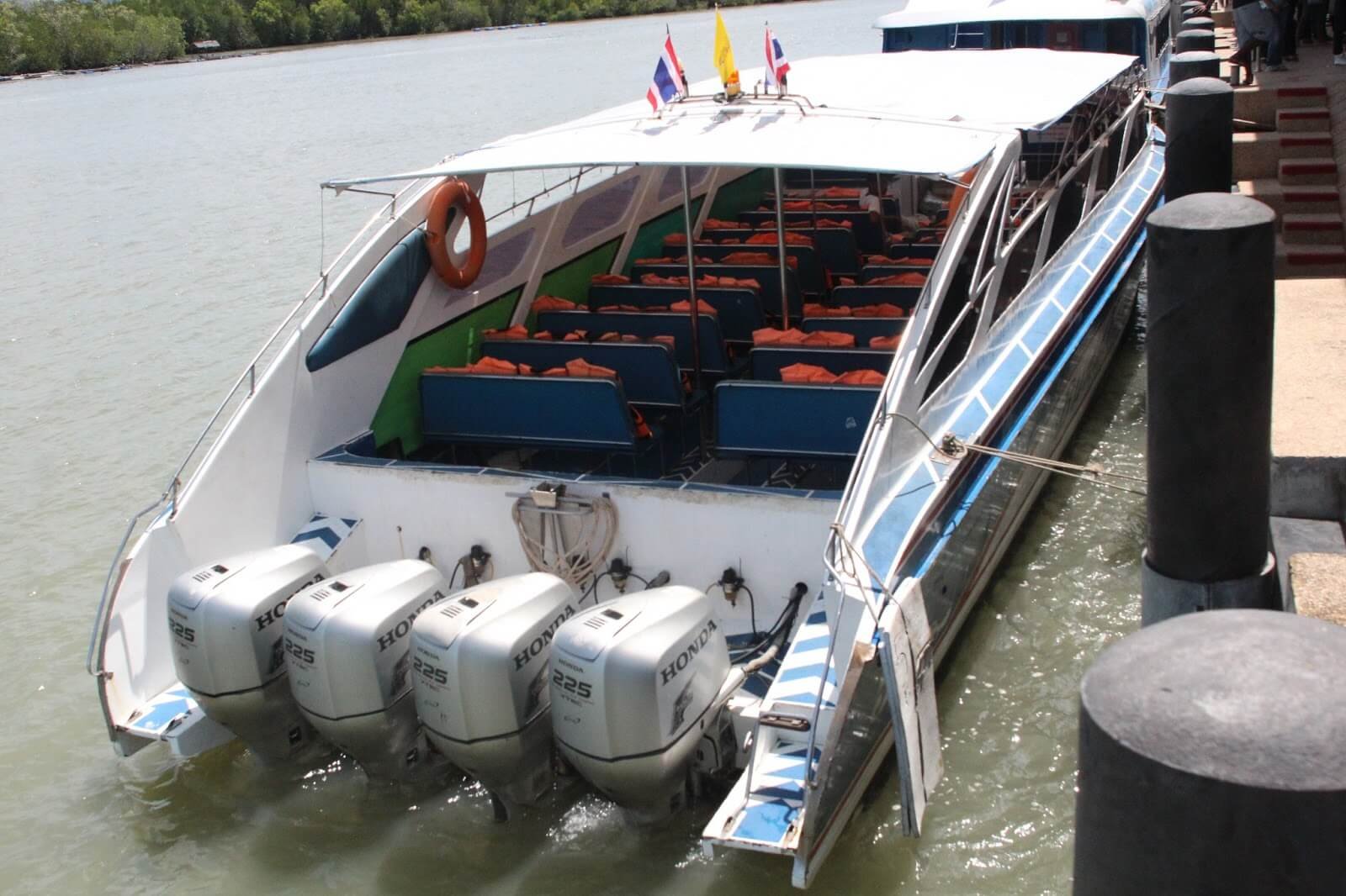 By speedboats to Ko Lipe