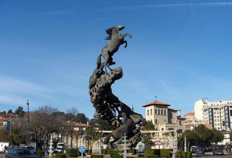 Monument to horses