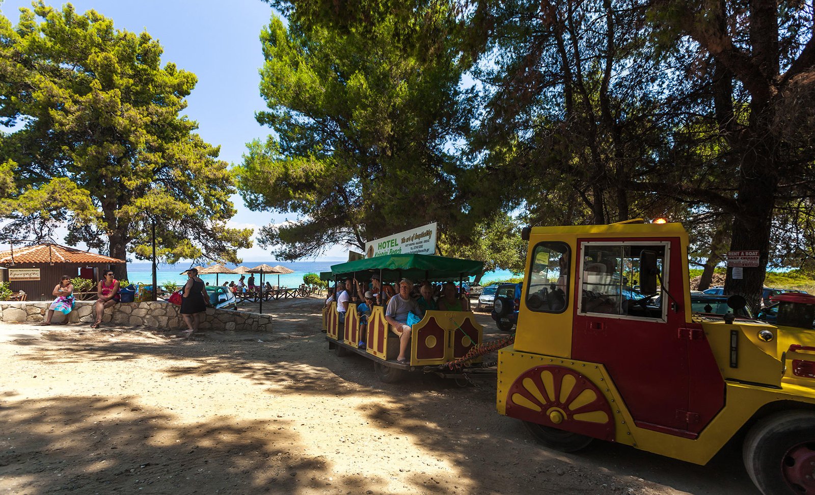 Photo avtotramvaychik to Kriopigi beach Avtotramvaychik to the beach