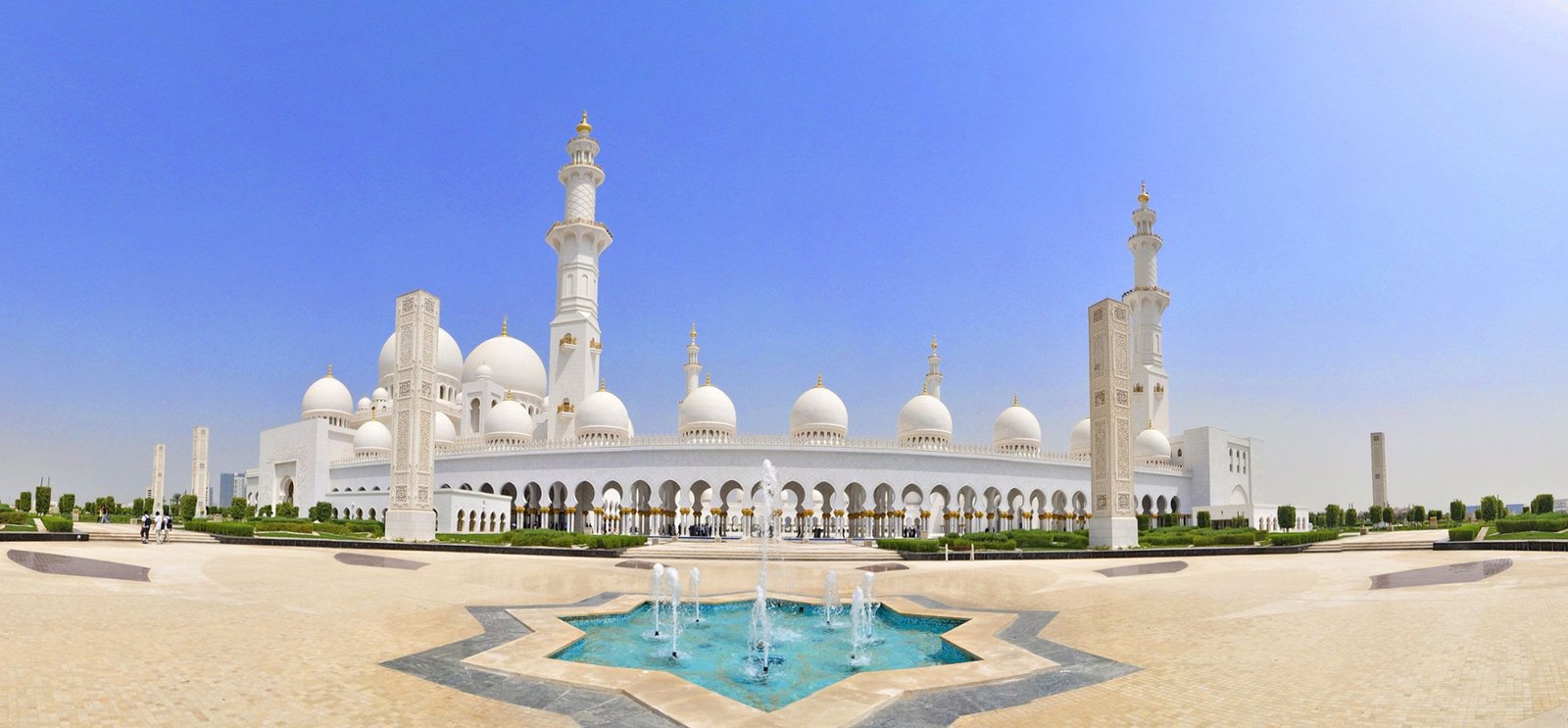 Photo of the White Mosque in Abu Dhabi, United Arab Emirates Sheikh Zayed Mosque Architecture