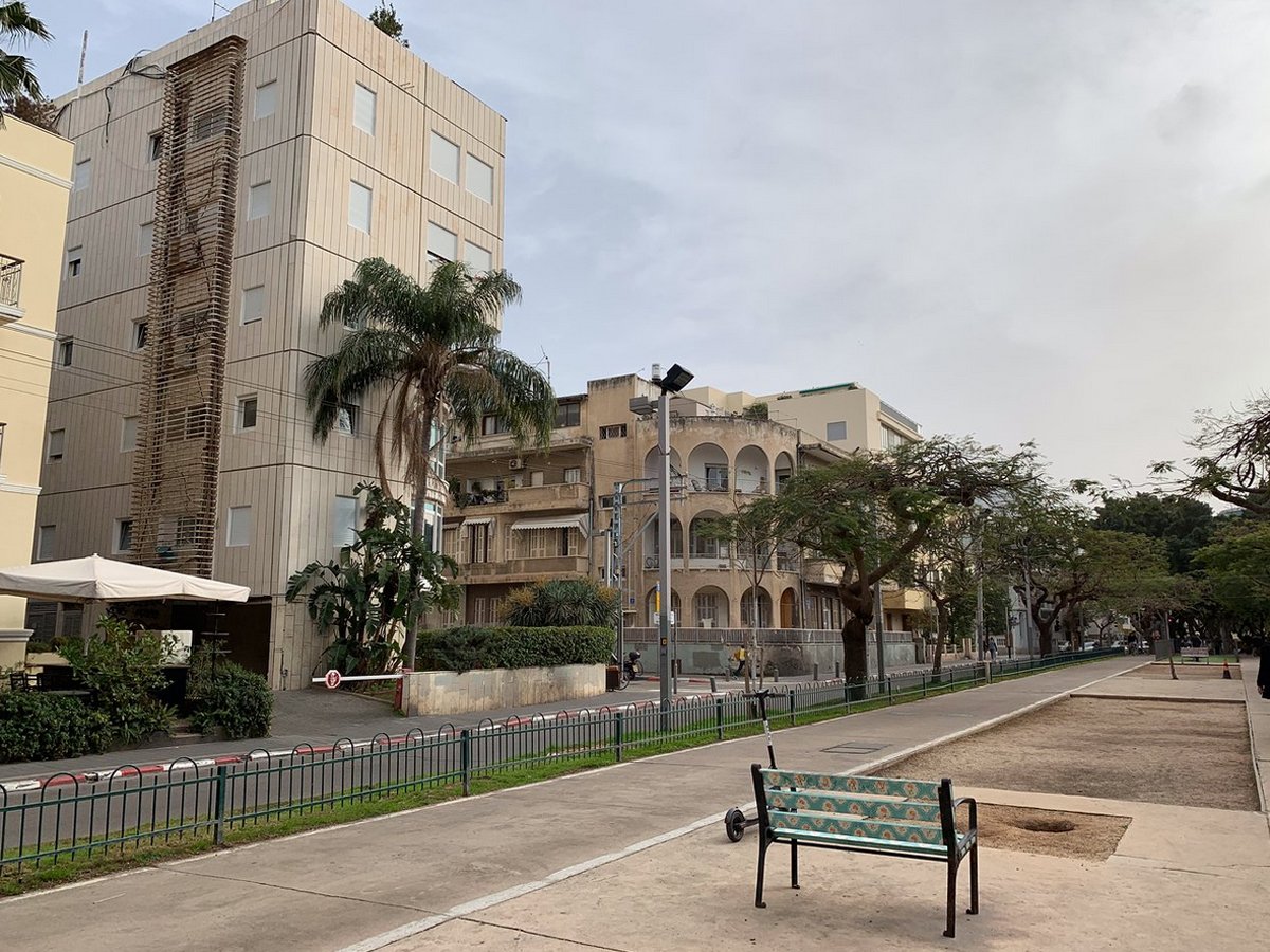 Facades of houses on Rothschild Boulevard, Tel Aviv Rothschild Boulevard