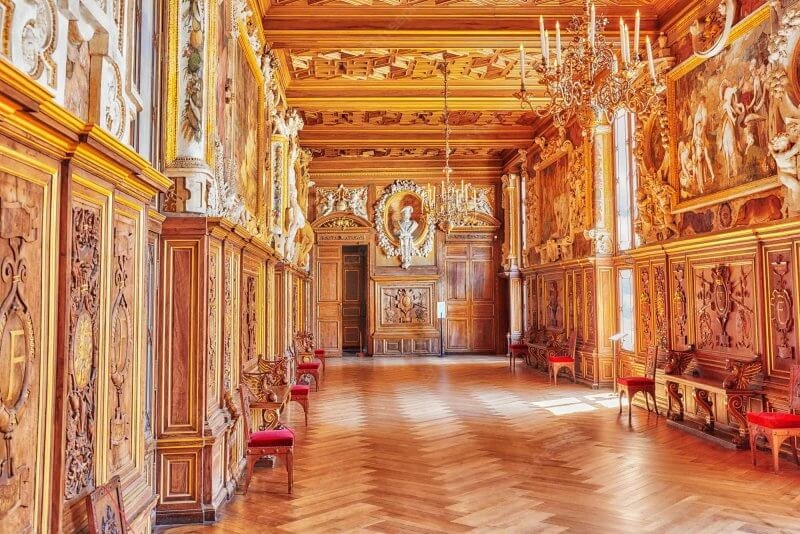 Gallery at Fontainebleau Castle Photo: Gallery in Fontainebleau