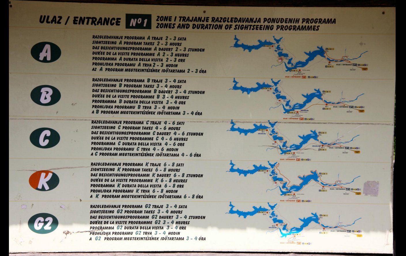 Route map of Plitvice Lakes Park located above Map of routes located at the top