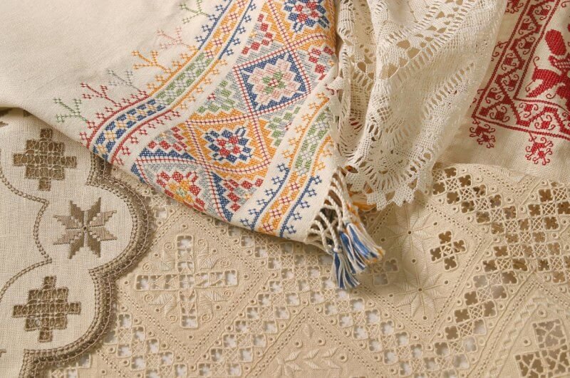 Lefkari lace