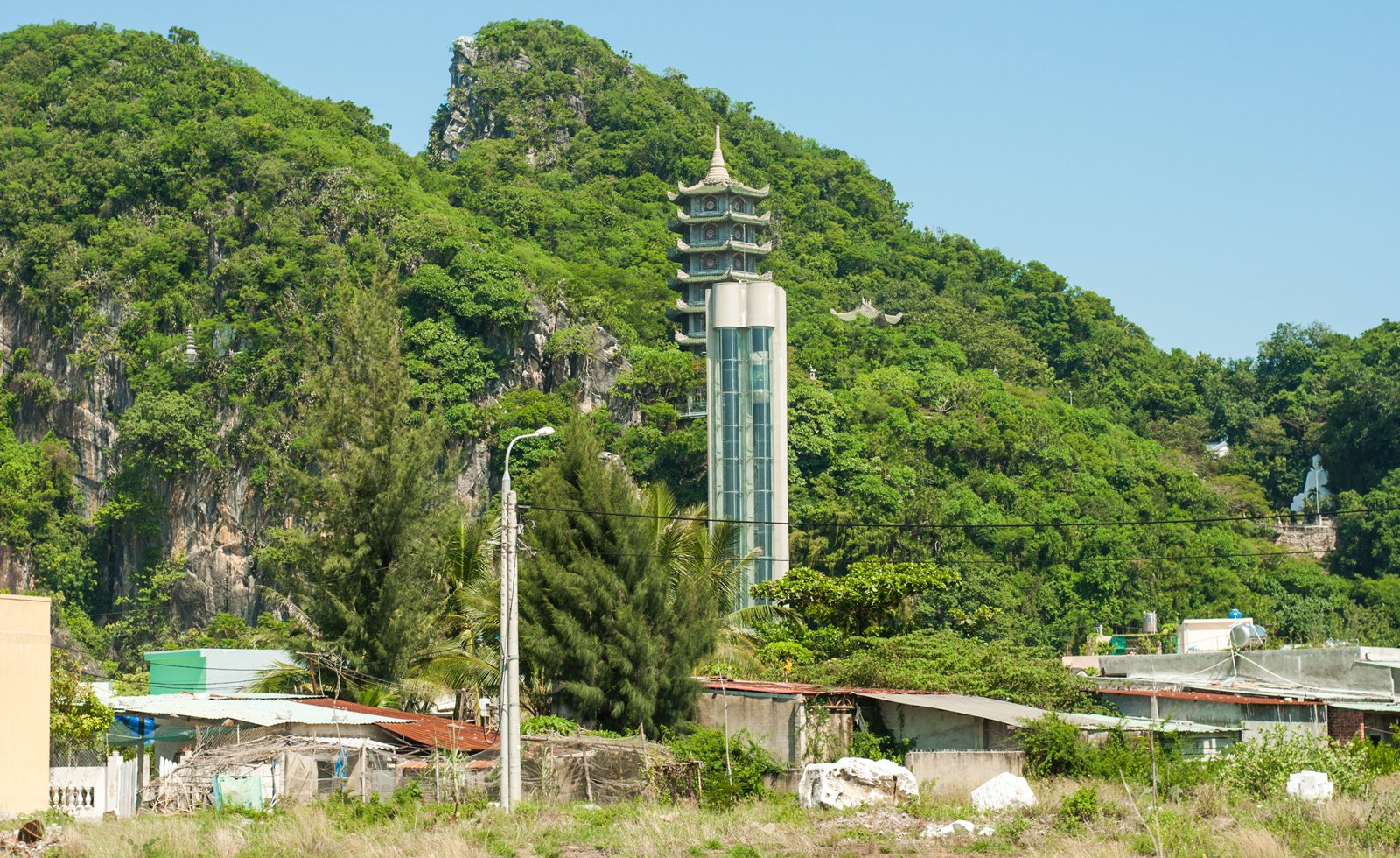 Photo of the elevator to the Marble Mountains Marble Mountain Lift