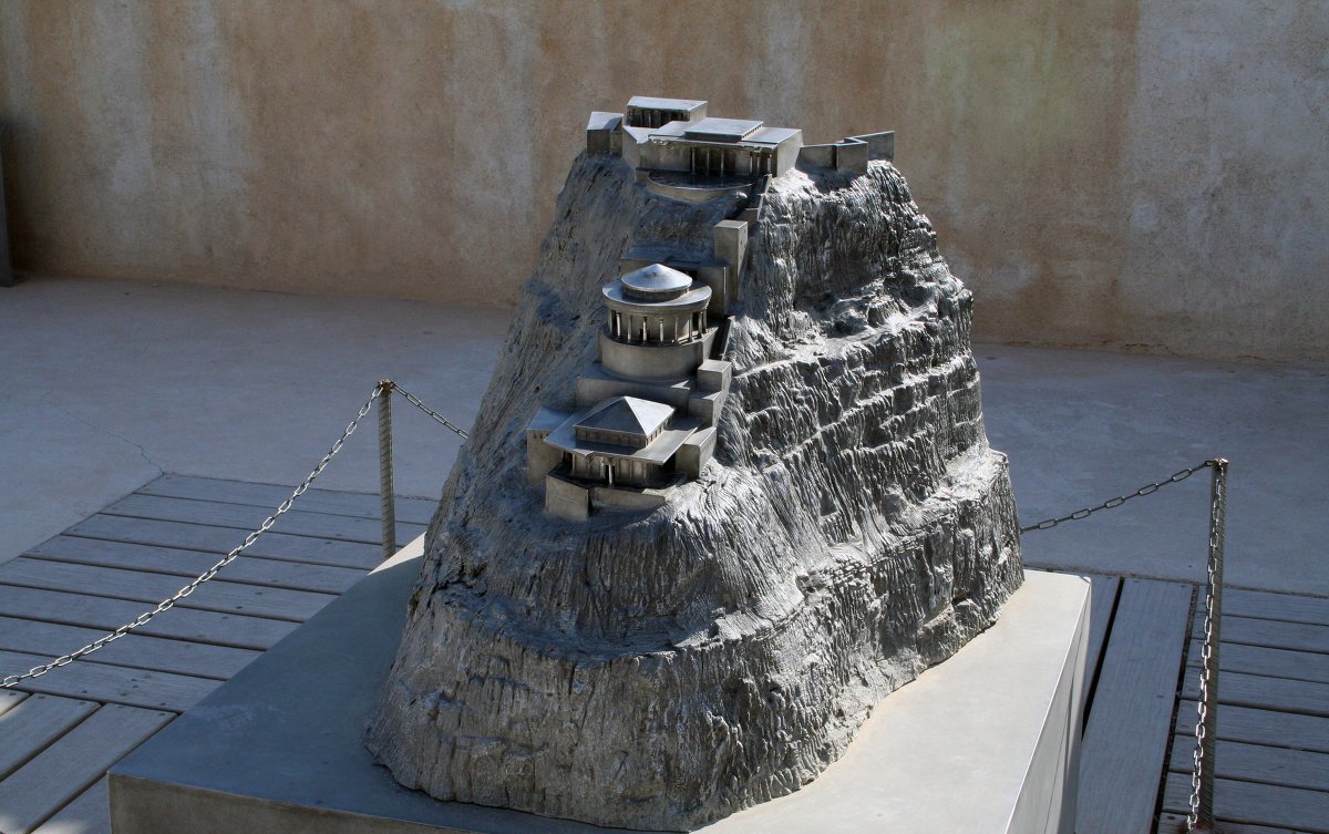 Model of Herod's northern palace on Masada Layout of the fortress-palace of Masada