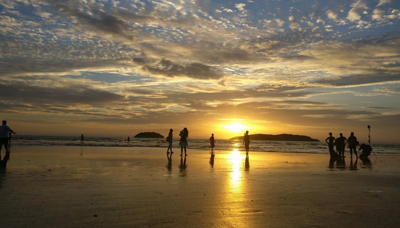 Sunset photos from Tanjung Aru Beach, Kota Kinabalu Tanjung Aru Beach Sunset