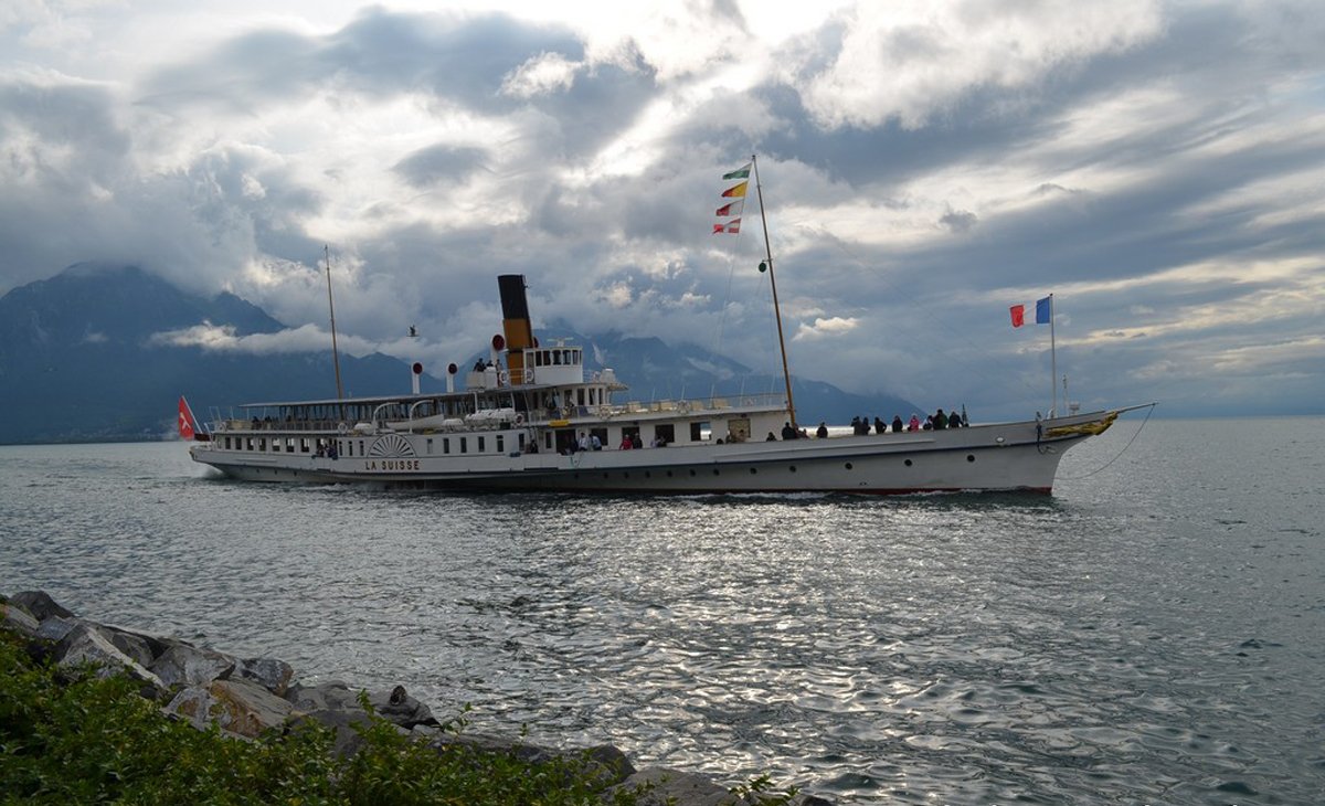 Swiss steam boat tour of the lake Lake Walk