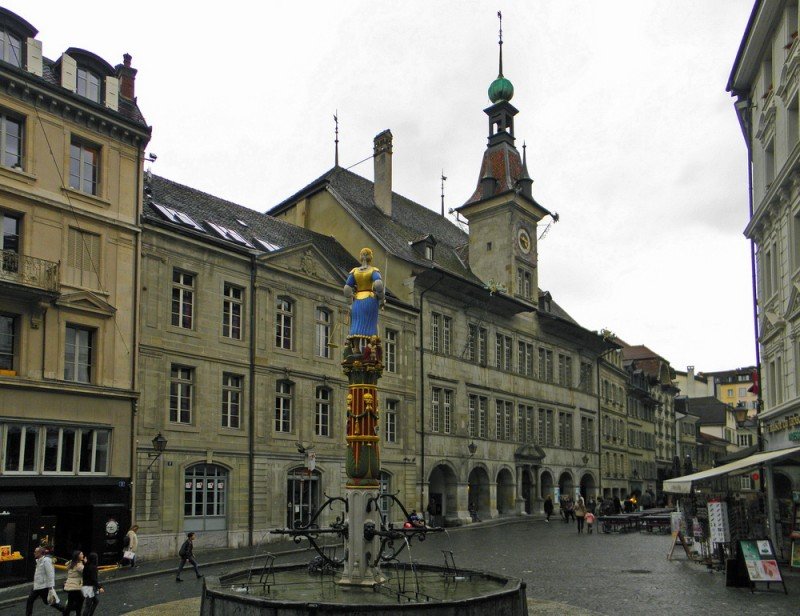In the photo the Town Hall of Lausanne and the fountain on the Place de la Palu Town Hall of Lausanne