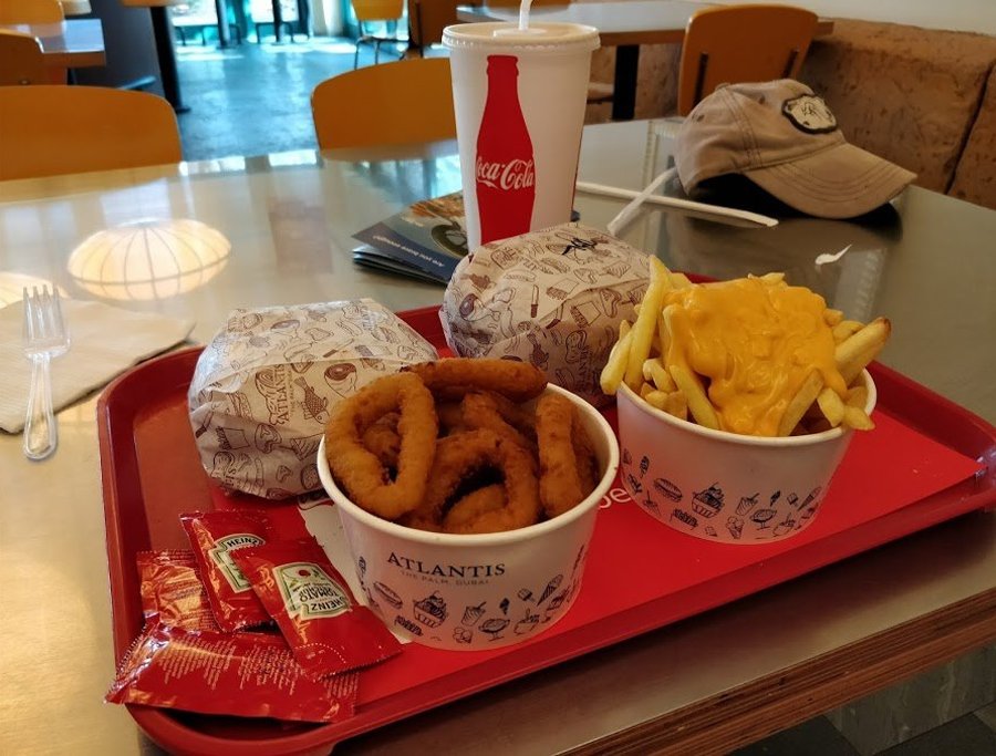 Enjoy a meal at one of the 16 restaurants and cafes on site at Aquaventure Places to eat in Aquaventure