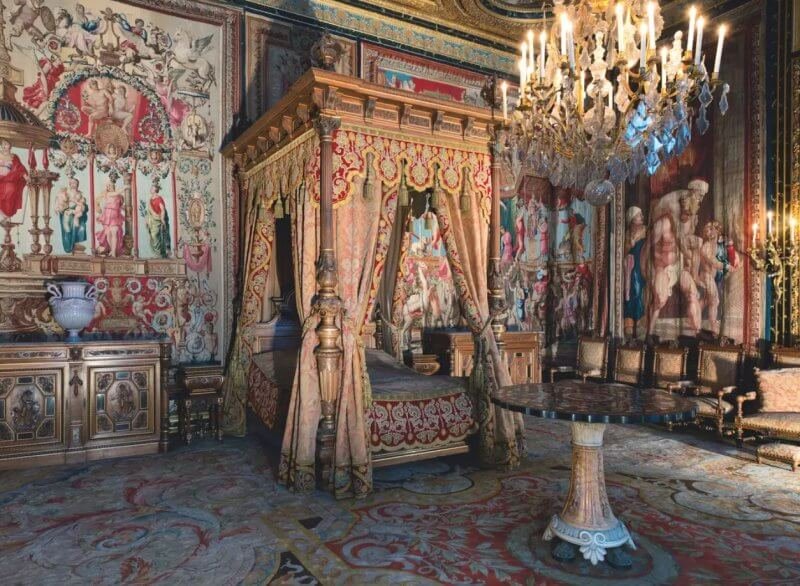 Photo: bedroom in Fontainebleau, a castle in France Bedroom in the palace