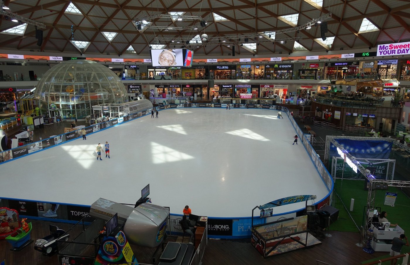 Ice rink in the Ice Mall Eilat shopping center Recreation in the Ice Mall Eilat shopping center