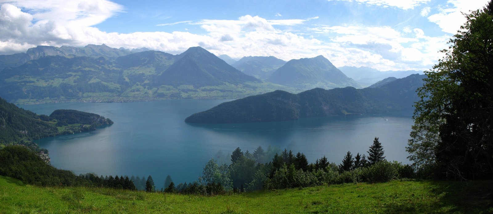 Photo of Lake Firwaldstät Vihrwaldstät Lake