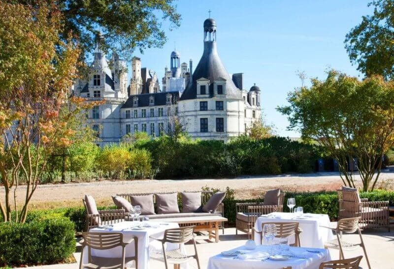 Restaurant near Chambord Palace Photo: restaurant with a view of Chambord Castle