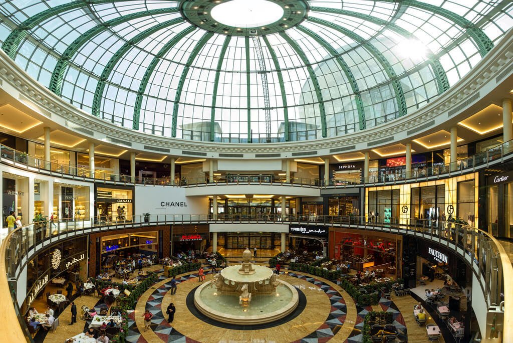 Dubai Mall of the Emirates - the second largest shopping center in Dubai Dubai Mall of the Emirates