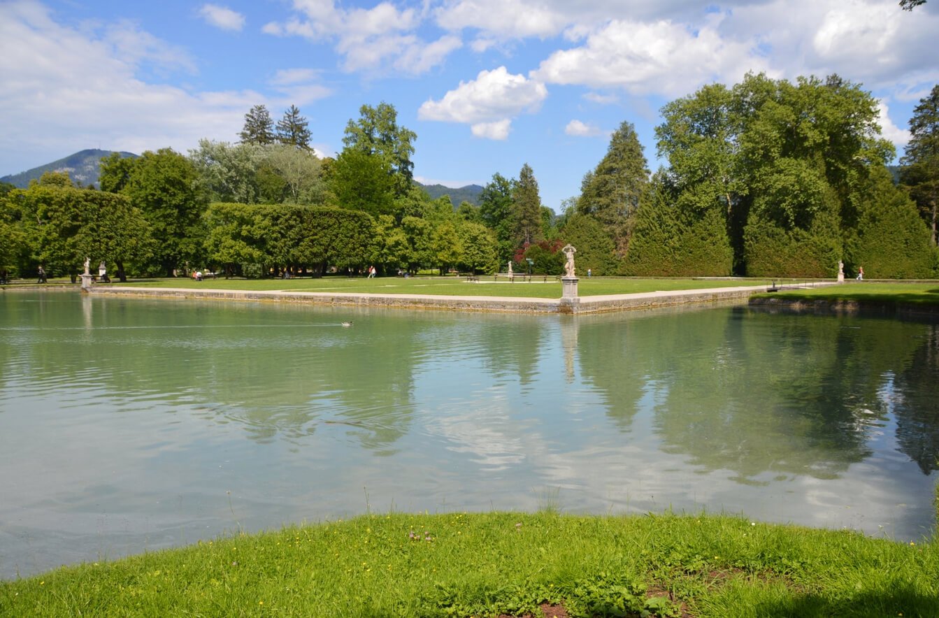 Helbrunn Park Pond A park decorated with ponds