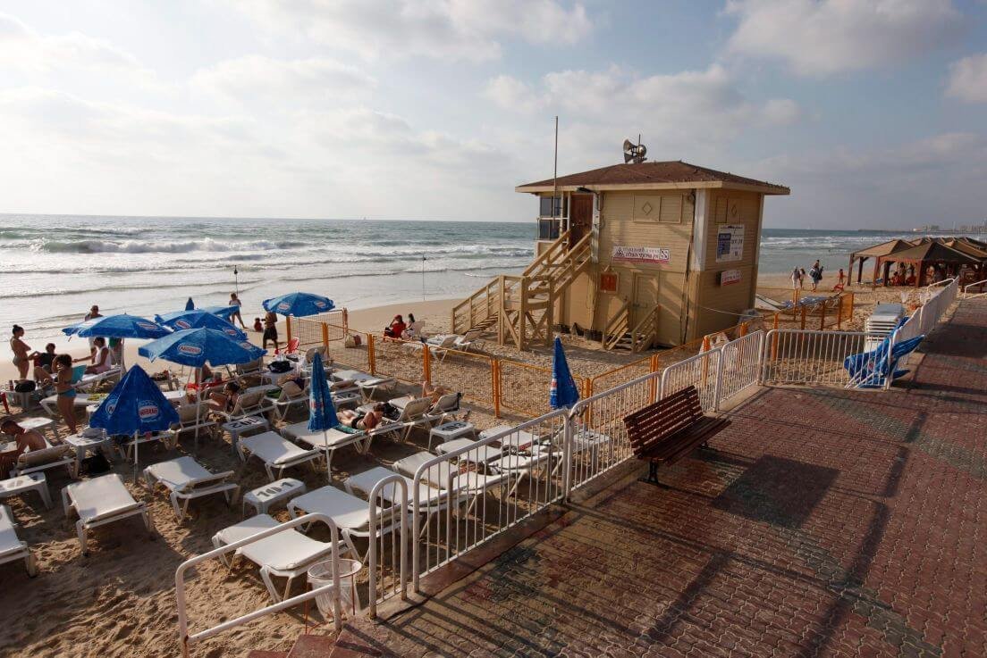 HaTzuk Paid Beach (Cliff Beach) in Tel Aviv HaTzuk Beach