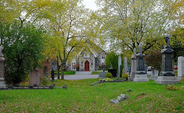 Notre-Dame-des-Neges Cemetery