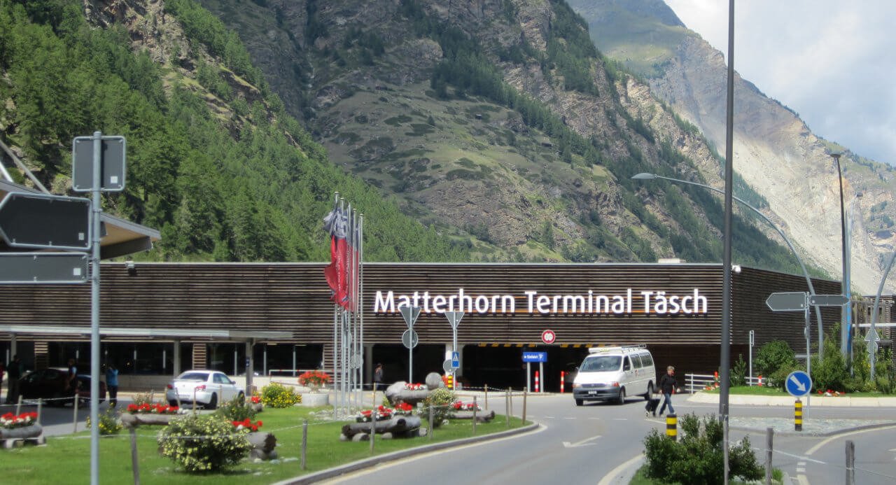 Large covered parking in Tesh There is a large covered parking lot in Tesh