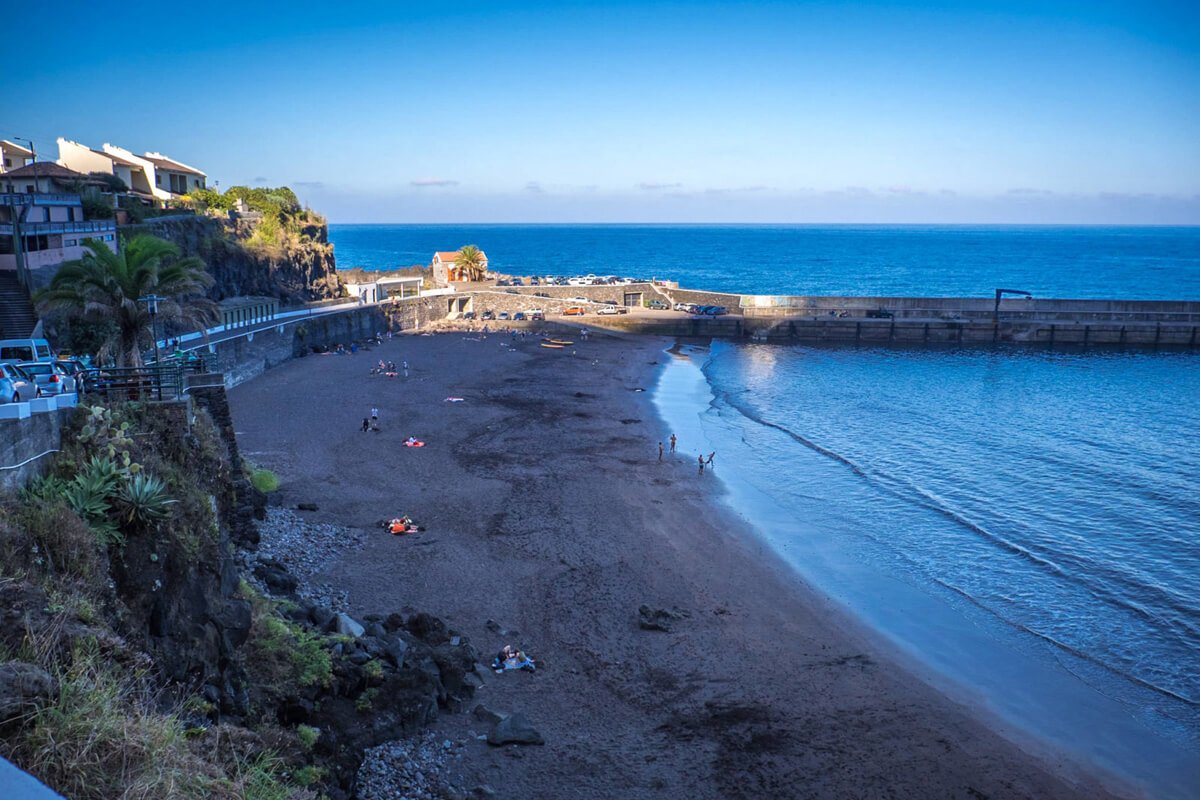 Photo of Porto do Seixal beach, Madeira Porto do Seixal Beach