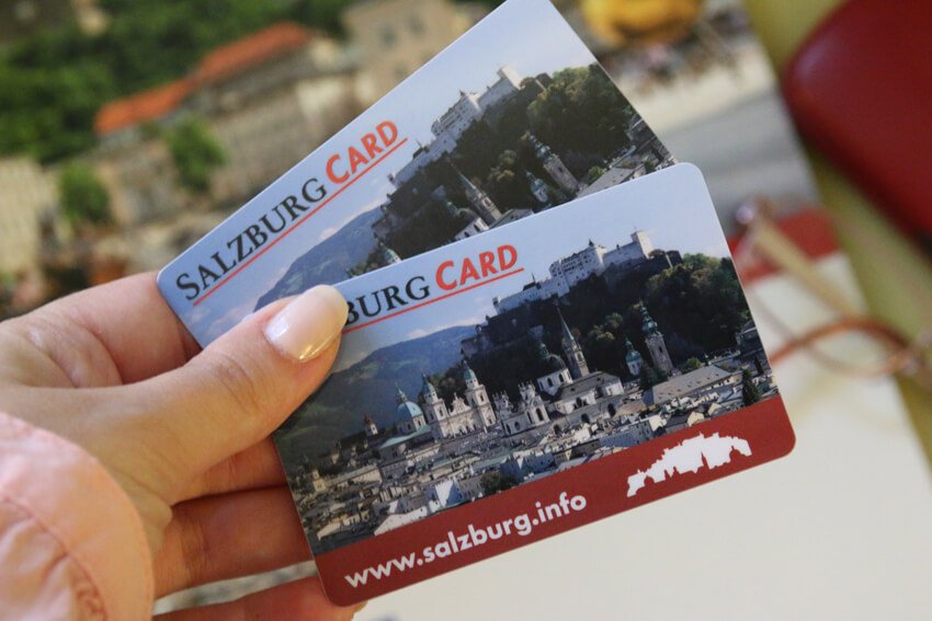 In the hands of the Salzburg Card Salzburg Card