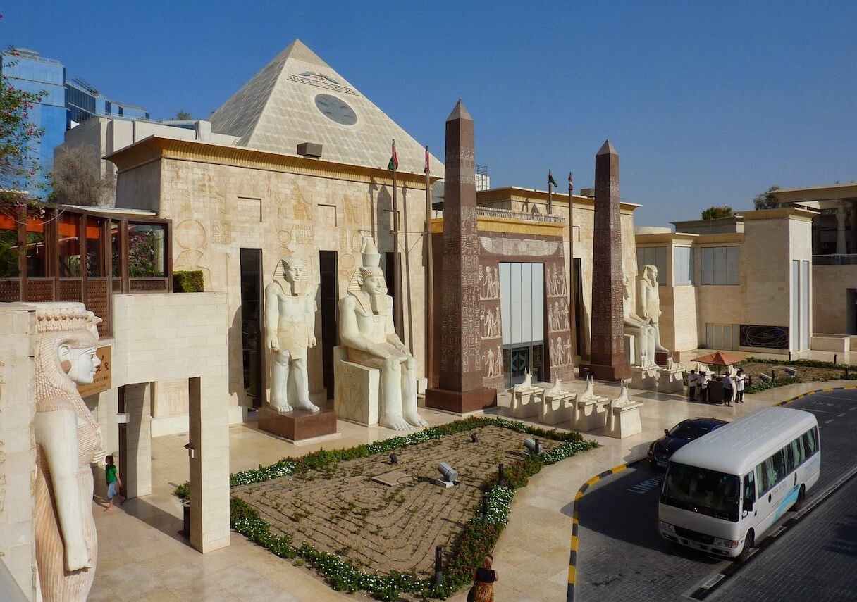 Photo of the Wafi City Mall building Wafi City Mall in the style of Ancient Egypt