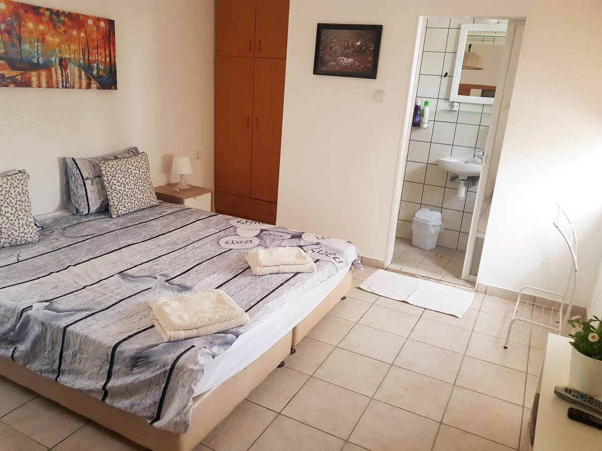 Interior of the 3* room at Yifat's Rooms Dead Sea Hotel Yifat's Rooms Dead Sea