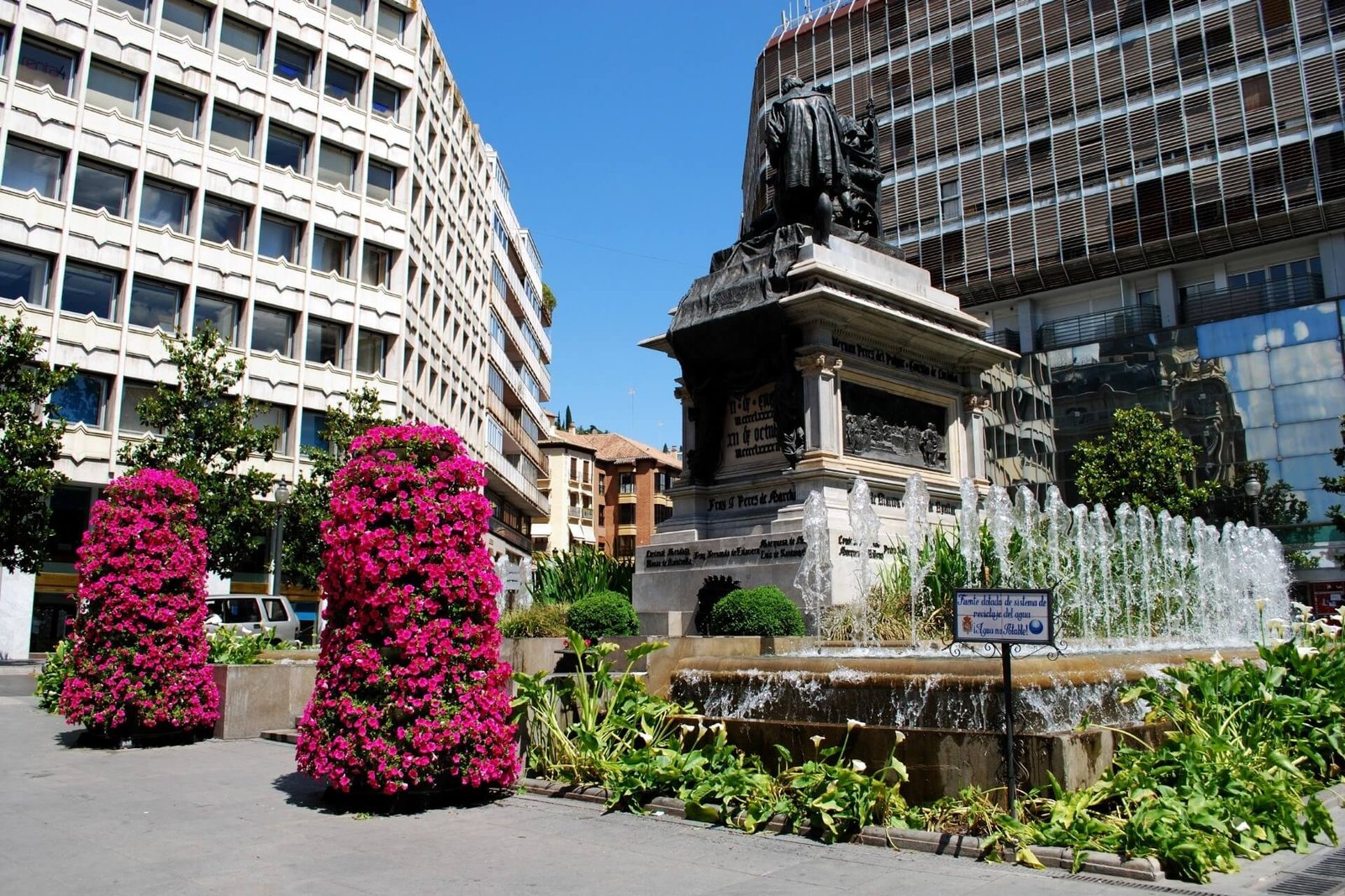 Isabella Square, Granada