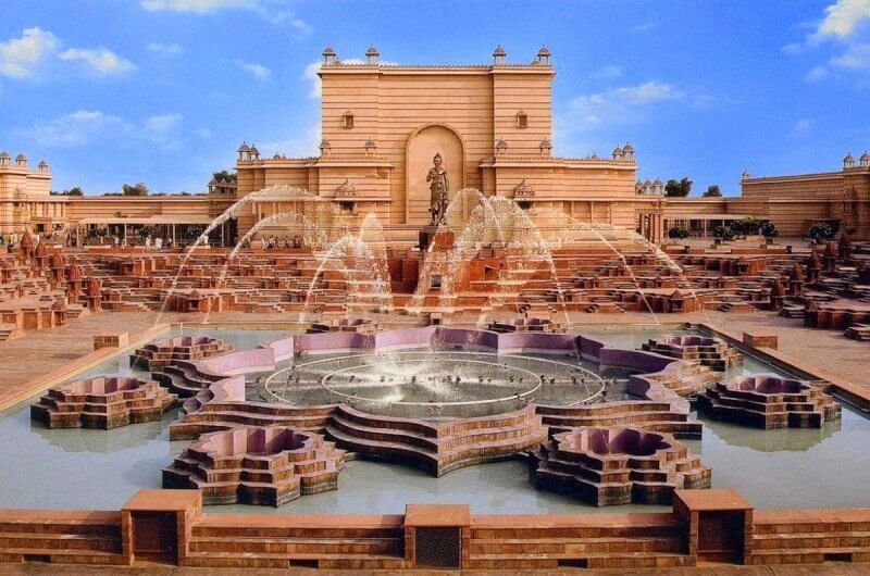 Fountains at the Akshardham Temple in Delhi Akshardham Temple Fountains