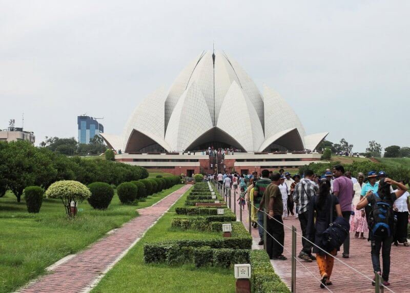 Tourists near the Lotus Temple in Delhi Tourists near the Lotus Temple