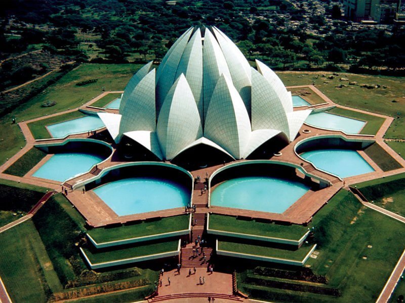Swimming pools near the Lotus Temple in Delhi Swimming pools near the Lotus Temple