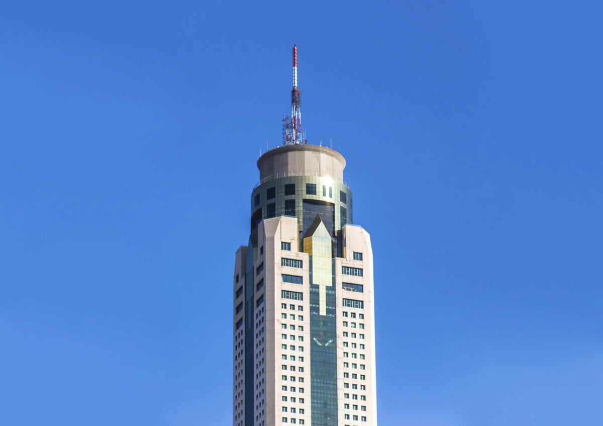 Photos of the last floors of the Bayok Sky Tower and its antenna The antenna of the Bayok Sky tower was completed two years later
