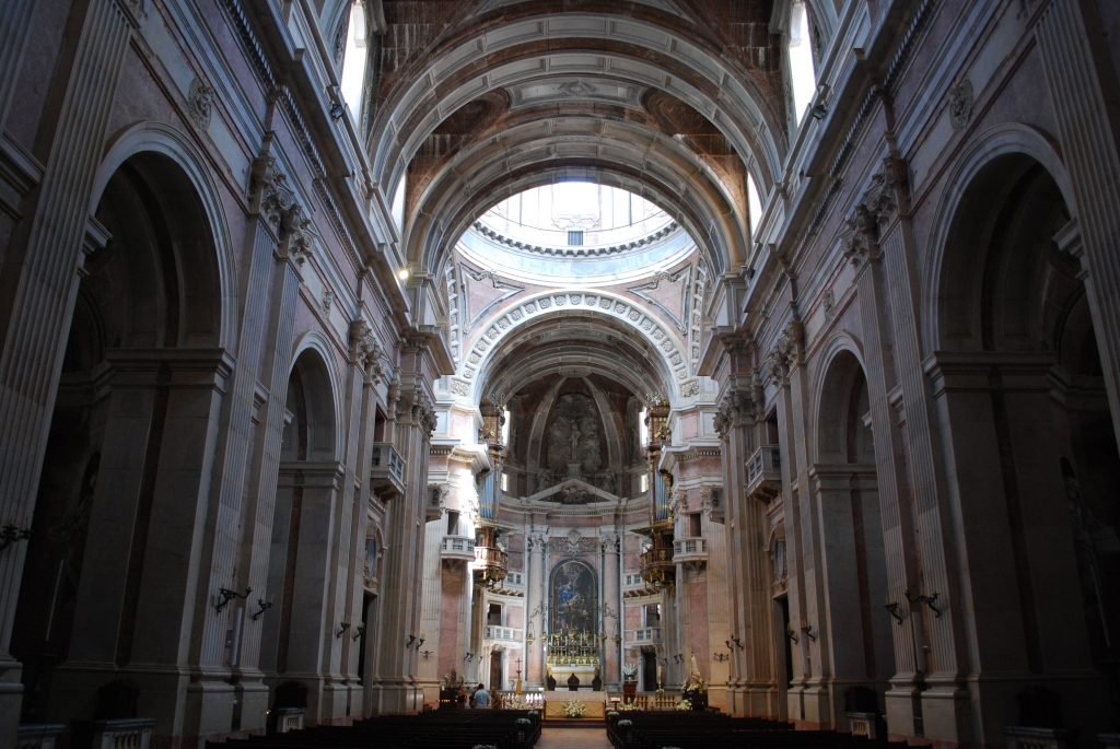 Interior of the Basilica in the Palace of Mafra with two organs Photo: Basilica inside